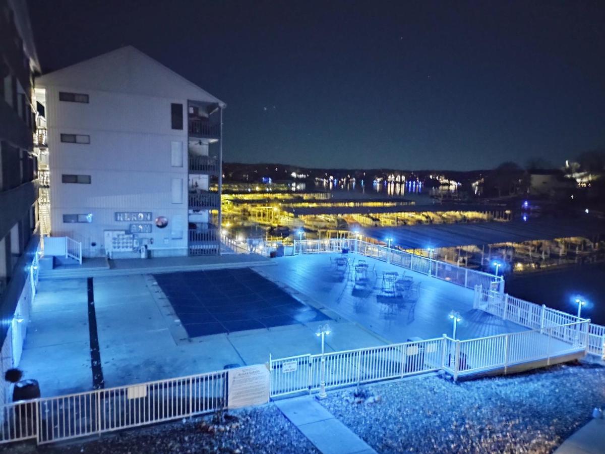 B Lakefront! Remodeled, Boat Slip, Patio Views, Pool, Boat Ramp, Wifi Osage Beach Dış mekan fotoğraf