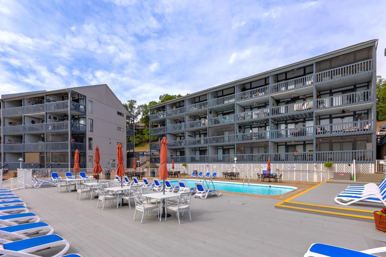 B Lakefront! Remodeled, Boat Slip, Patio Views, Pool, Boat Ramp, Wifi Osage Beach Dış mekan fotoğraf