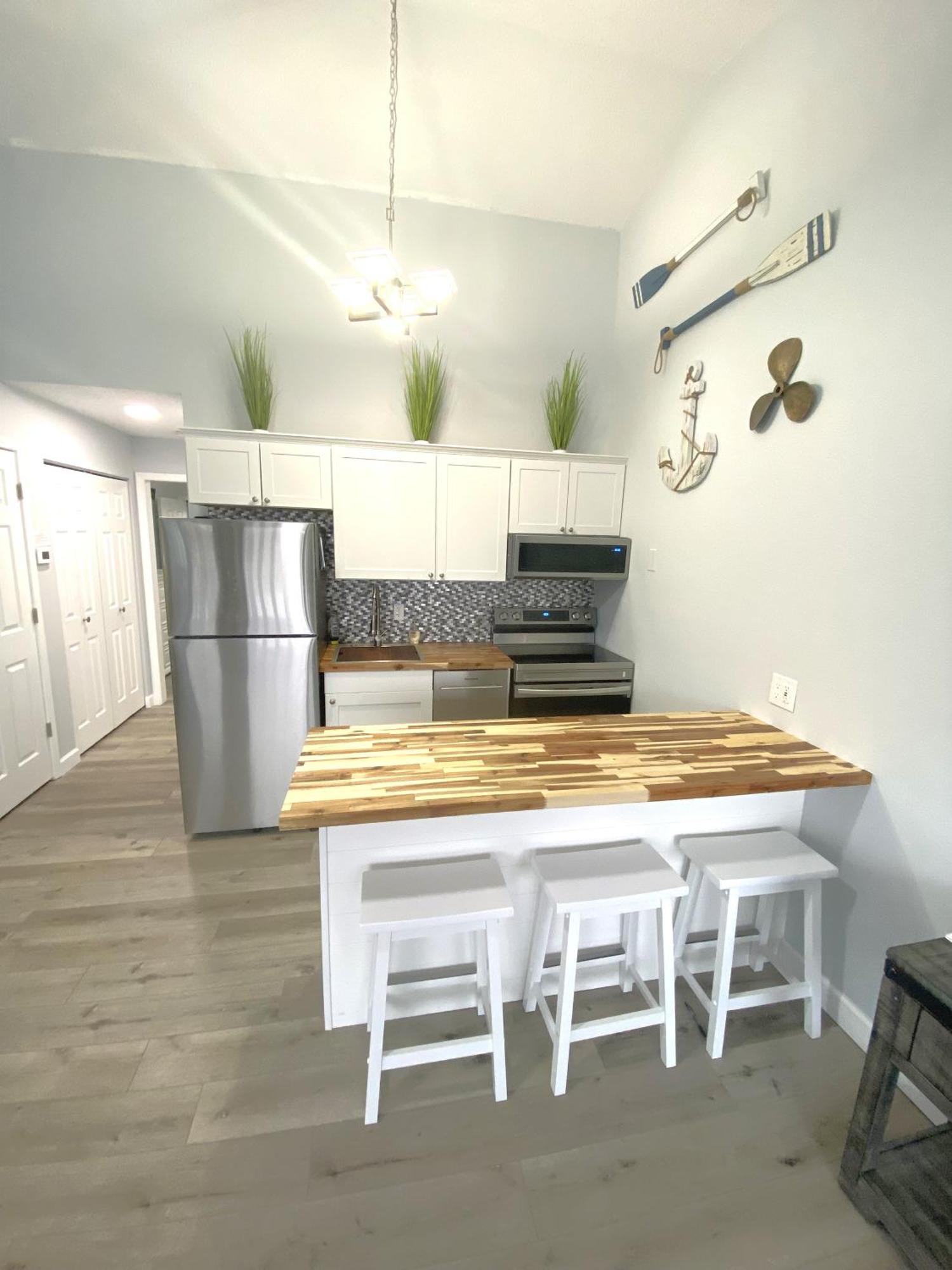B Lakefront! Remodeled, Boat Slip, Patio Views, Pool, Boat Ramp, Wifi Osage Beach Dış mekan fotoğraf