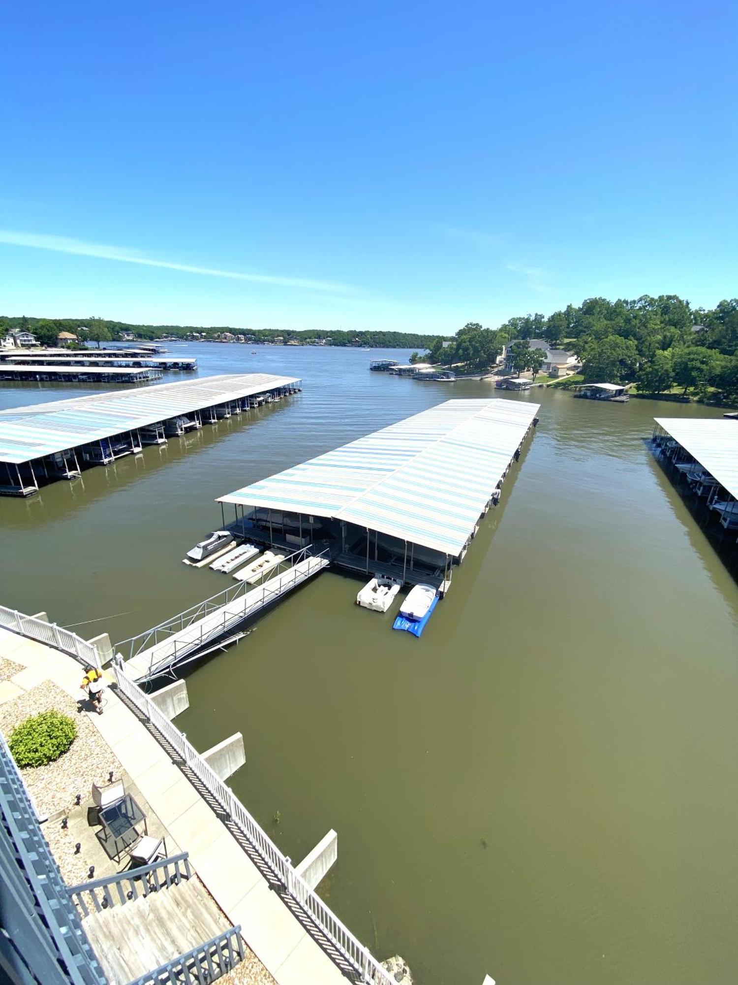 B Lakefront! Remodeled, Boat Slip, Patio Views, Pool, Boat Ramp, Wifi Osage Beach Dış mekan fotoğraf