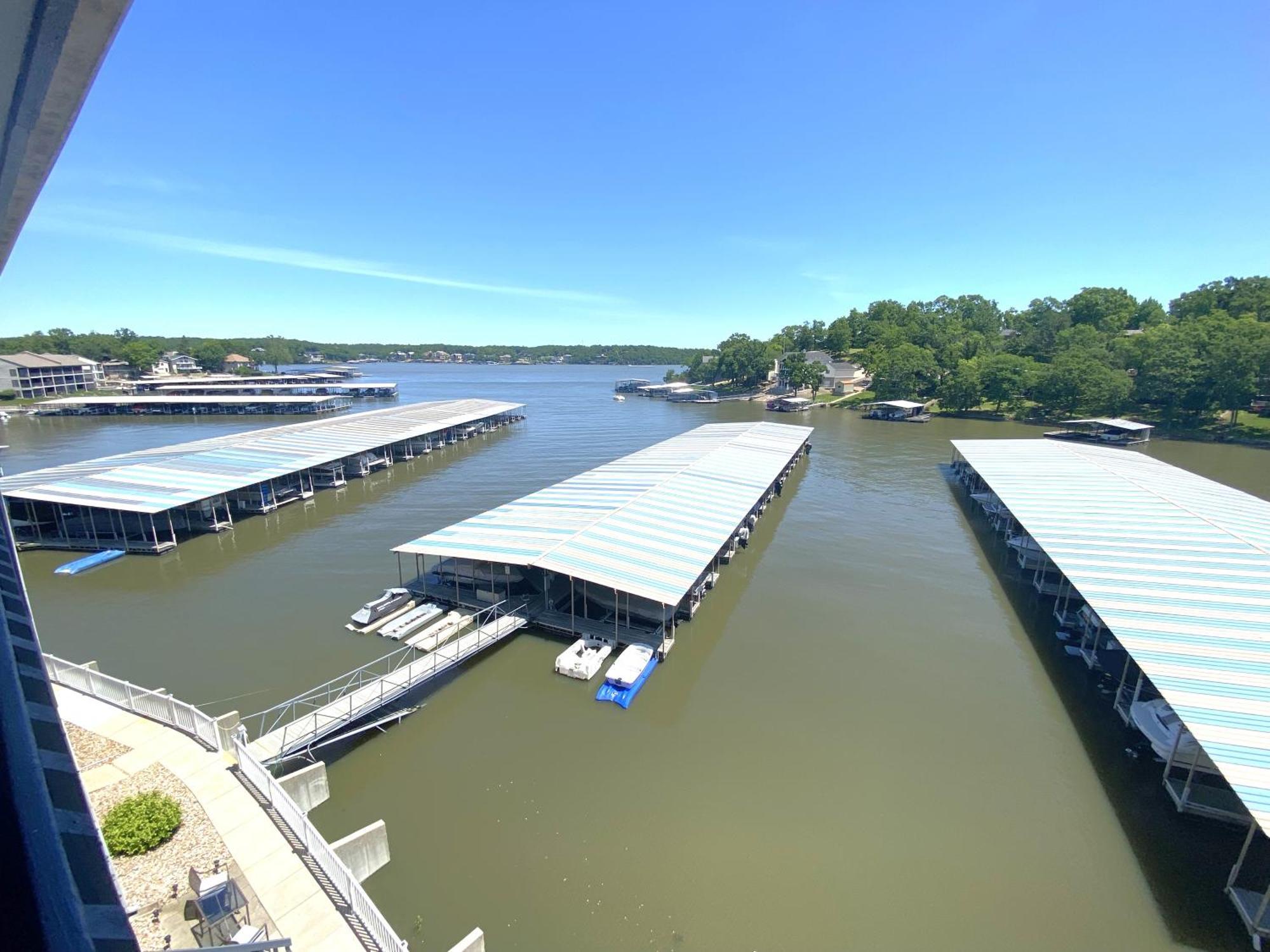 B Lakefront! Remodeled, Boat Slip, Patio Views, Pool, Boat Ramp, Wifi Osage Beach Dış mekan fotoğraf