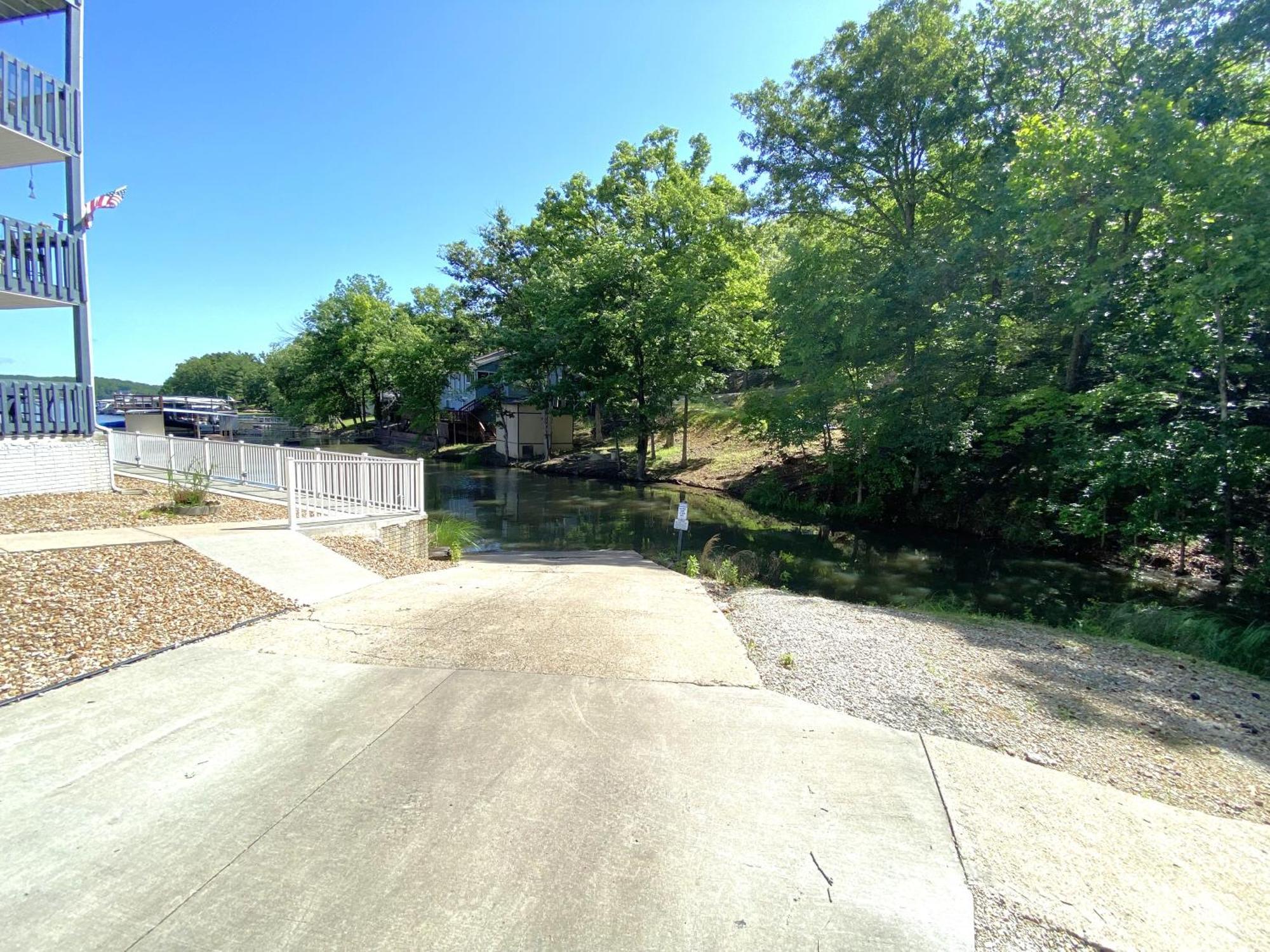 B Lakefront! Remodeled, Boat Slip, Patio Views, Pool, Boat Ramp, Wifi Osage Beach Dış mekan fotoğraf